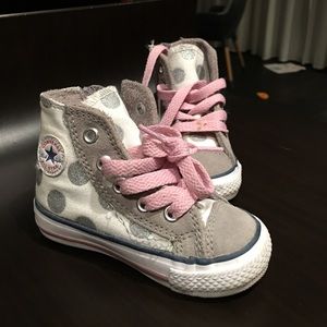 Toddler converse like new!